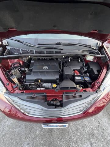 2014 Toyota Sienna XLE 7-Passenger