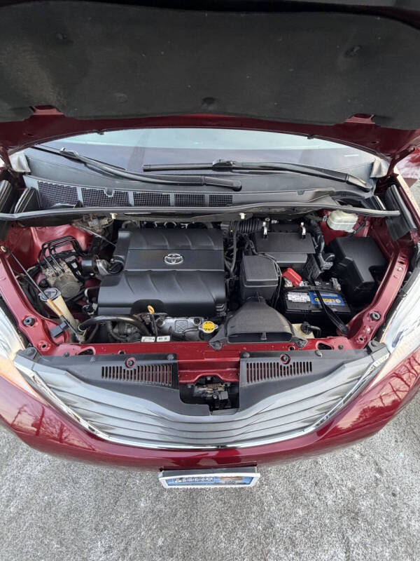 2014 Toyota Sienna XLE 7-Passenger