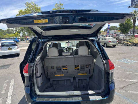 2012 Toyota Sienna XLE 8-Passenger