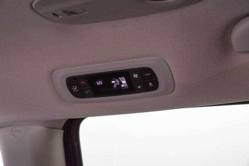 2024 Chrysler Pacifica Plug-In Hybrid Select