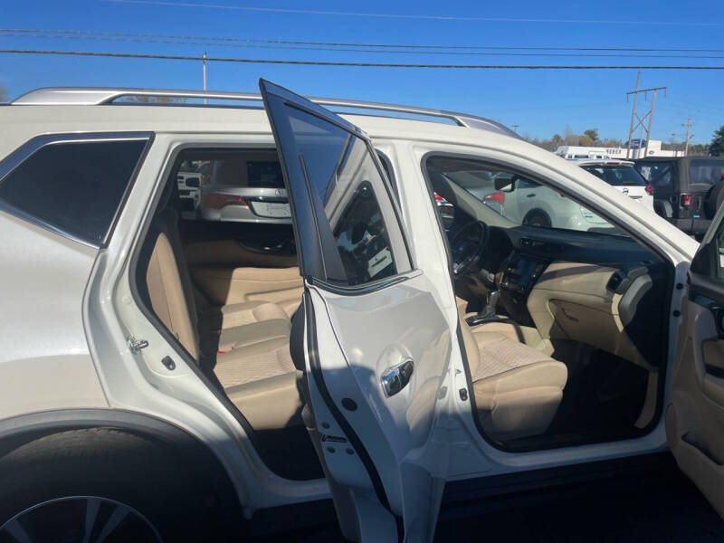 2019 Nissan Rogue SV photo 11