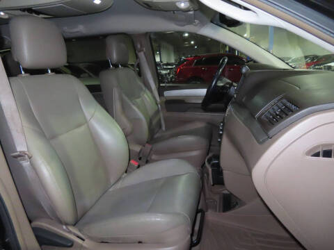 2012 Volkswagen Routan