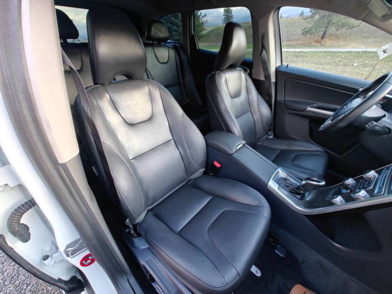 2016 Volvo XC60 T6 Drive-E Platinum