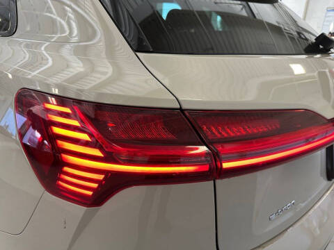 2021 Audi e-tron quattro Premium