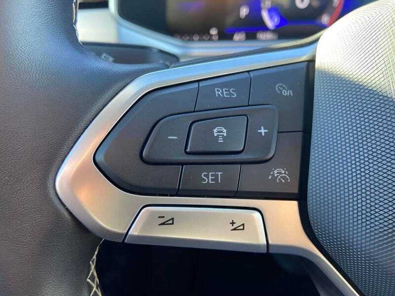 2025 Volkswagen Taos SE 4Motion