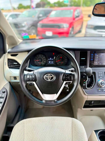 2016 Toyota Sienna LE 8-Passenger