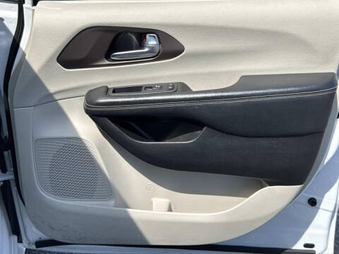 2022 Chrysler Voyager LX