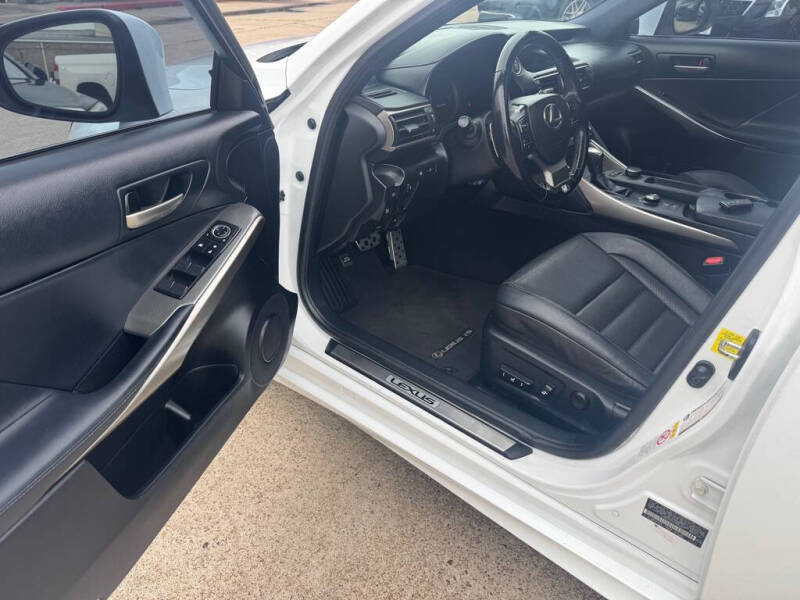 2017 Lexus IS 200t
