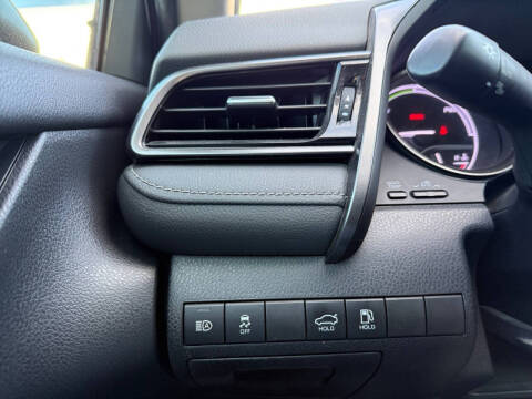 2022 Toyota Camry Hybrid XSE