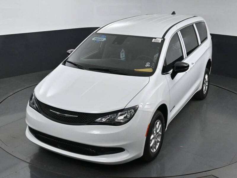 2025 Chrysler Voyager LX