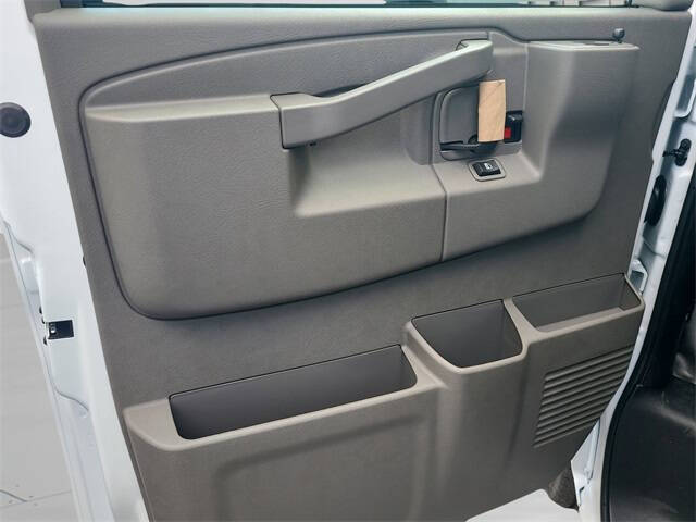 2025 Chevrolet Express 2500