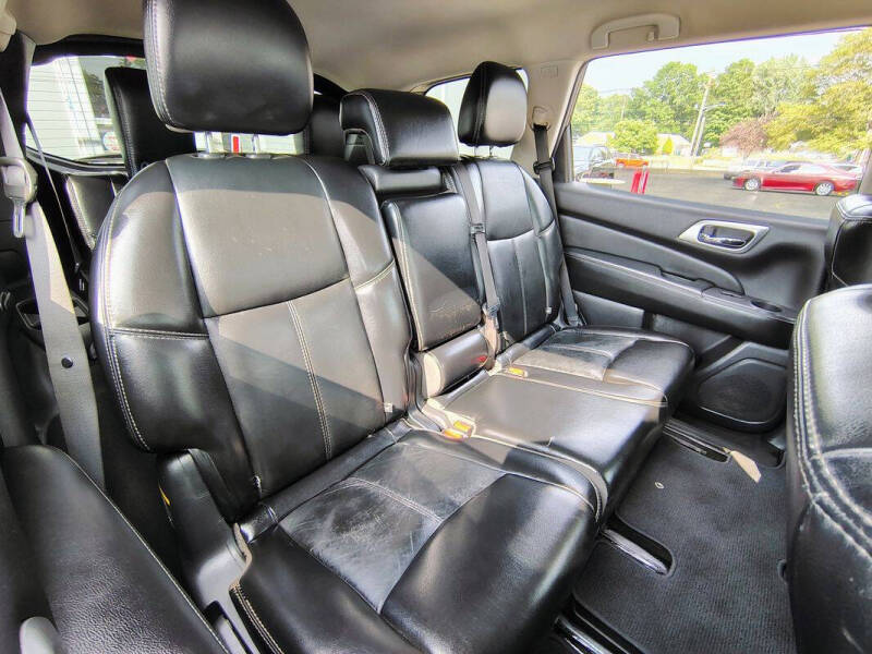 2017 Nissan Pathfinder SV