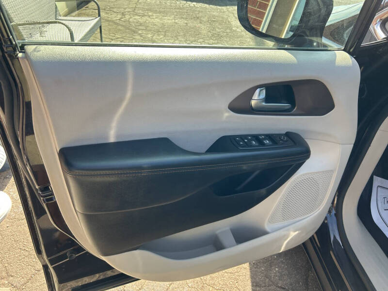 2017 Chrysler Pacifica Touring-L