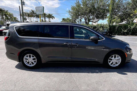 2023 Chrysler Pacifica Touring L