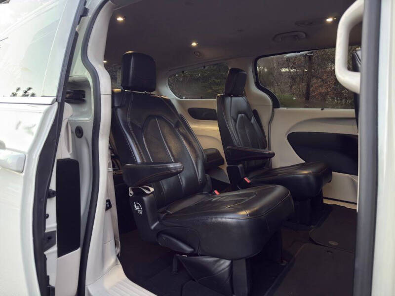 2017 Chrysler Pacifica Touring-L Plus