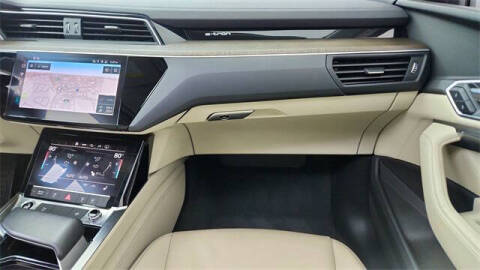 2022 Audi e-tron quattro Premium