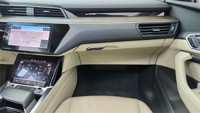 2022 Audi e-tron quattro Premium