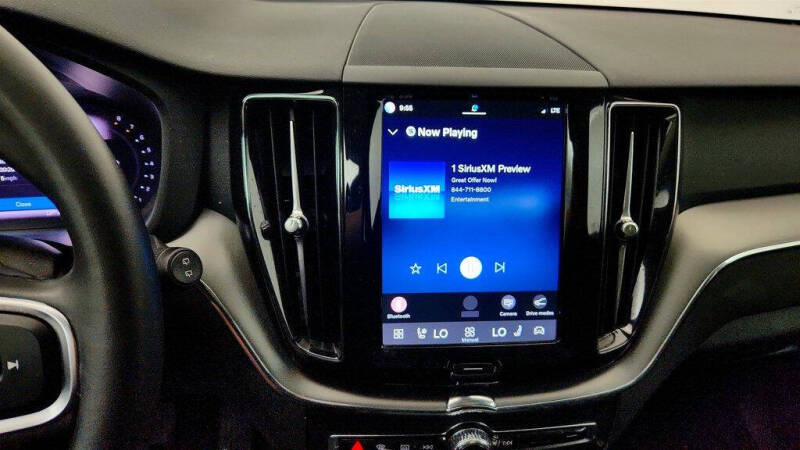 2025 Volvo XC60 B5 Core Dark Theme