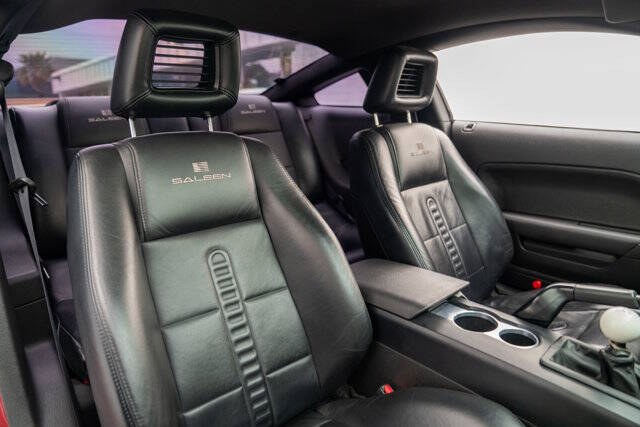 2006 Ford Mustang 35