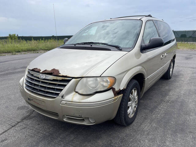 2005 Chrysler Town and Country for sale at Twin Cities Auctions in Elk River, MN