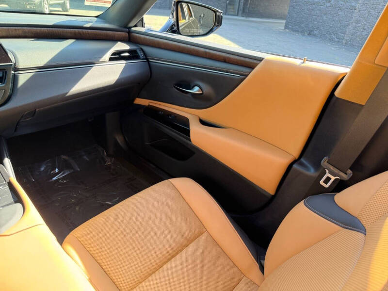 2022 Lexus ES 300h