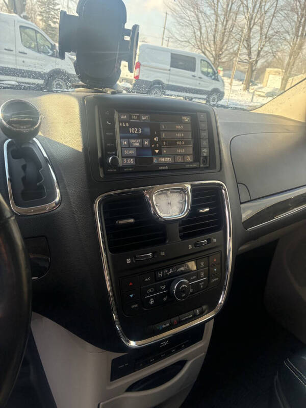 2015 Chrysler Town and Country Touring-L