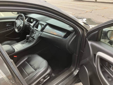 2017 Ford Taurus SEL