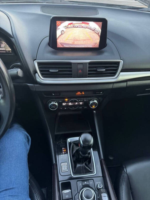 2018 Mazda MAZDA3 Touring