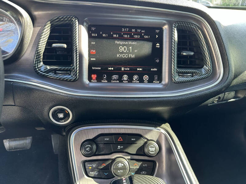 2016 Dodge Challenger SXT Plus