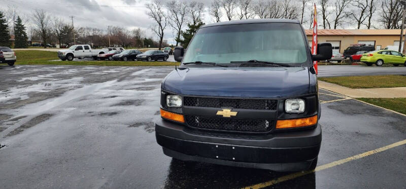 2017 Chevrolet Express Cargo Work Van photo 3