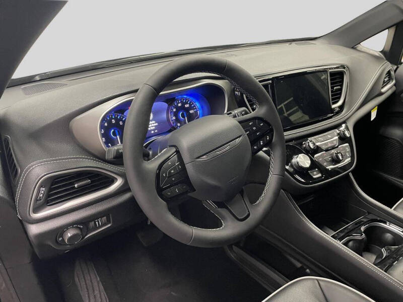 2027 Chrysler Pacifica Limited