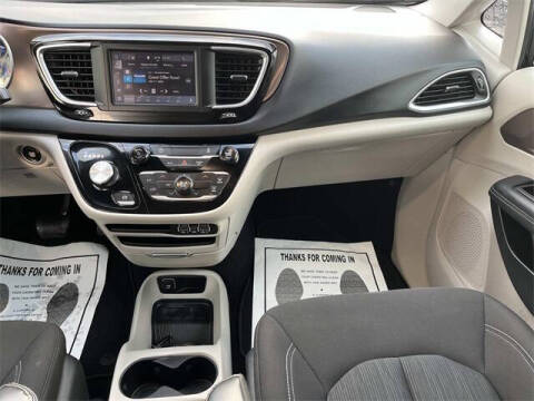 2024 Chrysler Voyager LX