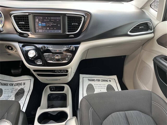 2024 Chrysler Voyager LX