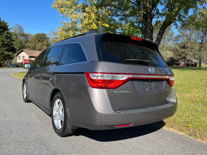 2011 Honda Odyssey Touring photo 5