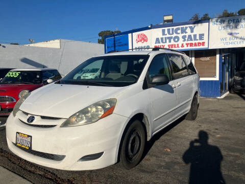 2006 Toyota Sienna LE 8 Passenger