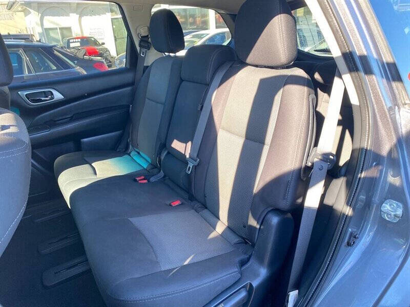 2019 Nissan Pathfinder SV