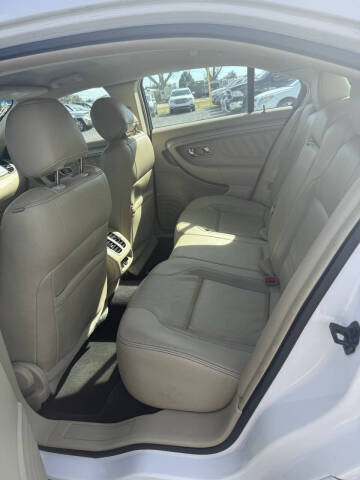 2017 Ford Taurus SEL