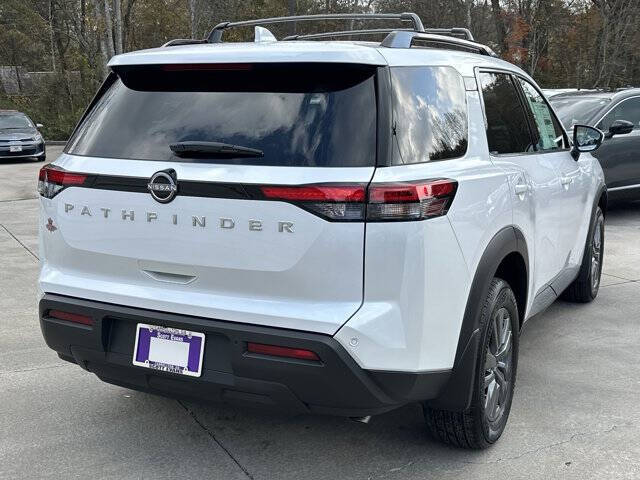 2025 Nissan Pathfinder SV