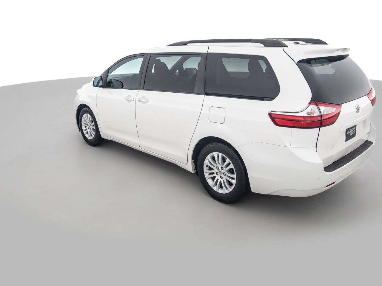 Used Car 2017 Toyota Sienna  Xle Premium 8 Passenger 4dr Mini Van For Sale Under $20,000 In Coal City, Illinois