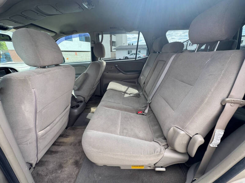 2005 Toyota Sequoia SR5