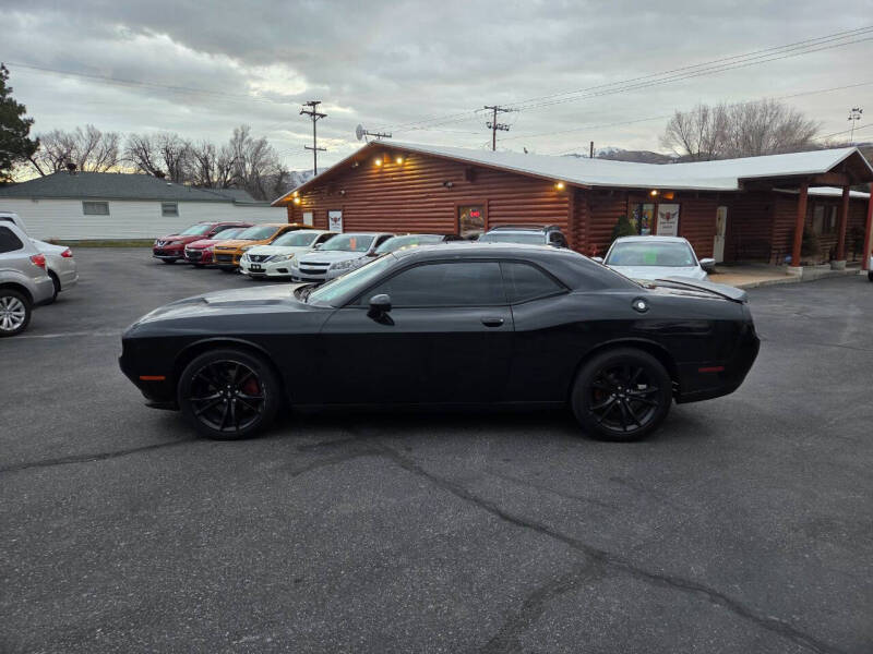 2017 Dodge Challenger SXT Plus's photo