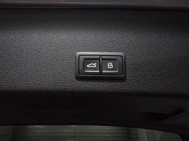 2022 Audi e-tron quattro Premium Plus