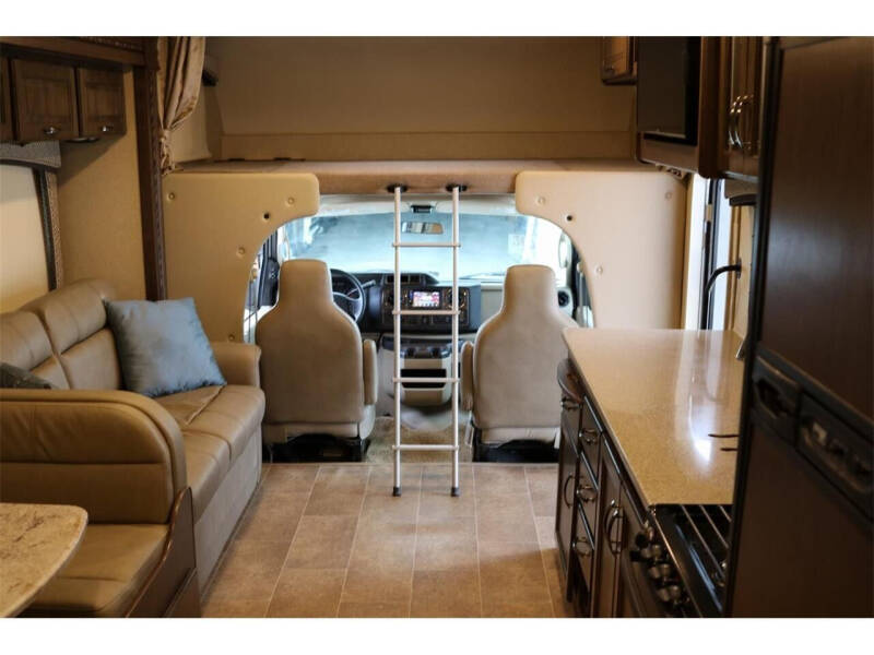2017 Thor Motor Coach Chateau