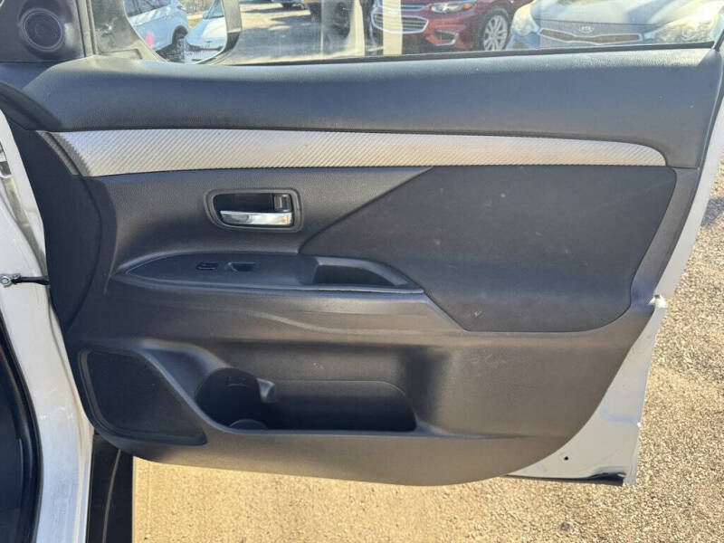 2017 Mitsubishi Outlander ES