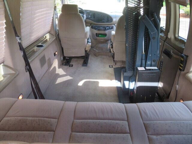 2006 Ford E-Series E-250 SD