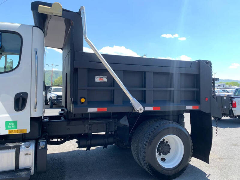 2015 Freightliner M2 106