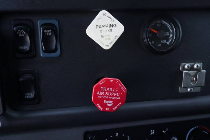 2013 Freightliner M2 112