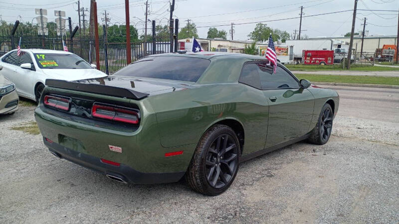 2021 Dodge Challenger SXT