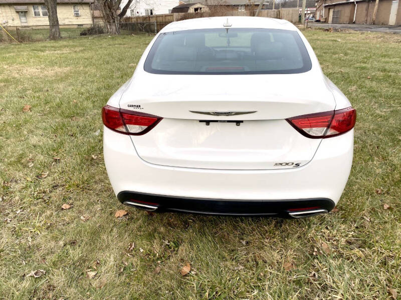 2016 Chrysler 200 S