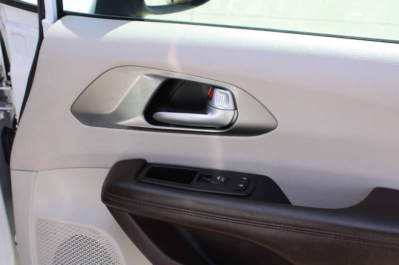 2017 Chrysler Pacifica Touring-L